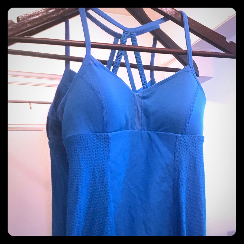 NWOT blue lulu tank, built in bra SZ 2